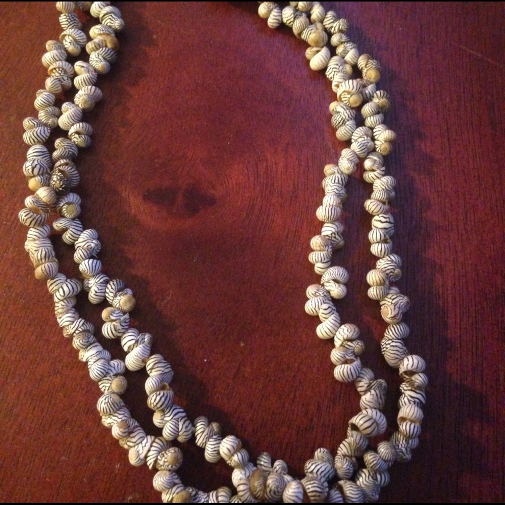 COPY - 🌀VINTAGE SHELL NECKLACE Beaded on long Str…